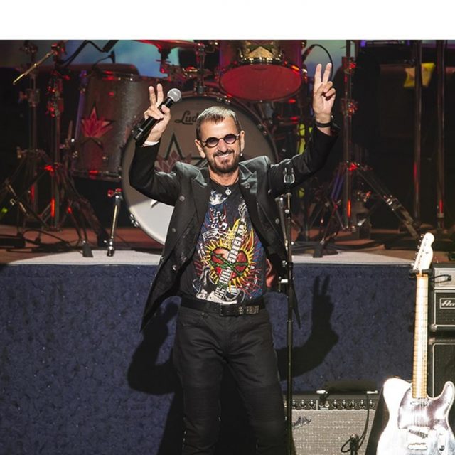 リンゴ・スター、日本で改名を発表？ラブ＆ピースに溢れた来日公演をレポート