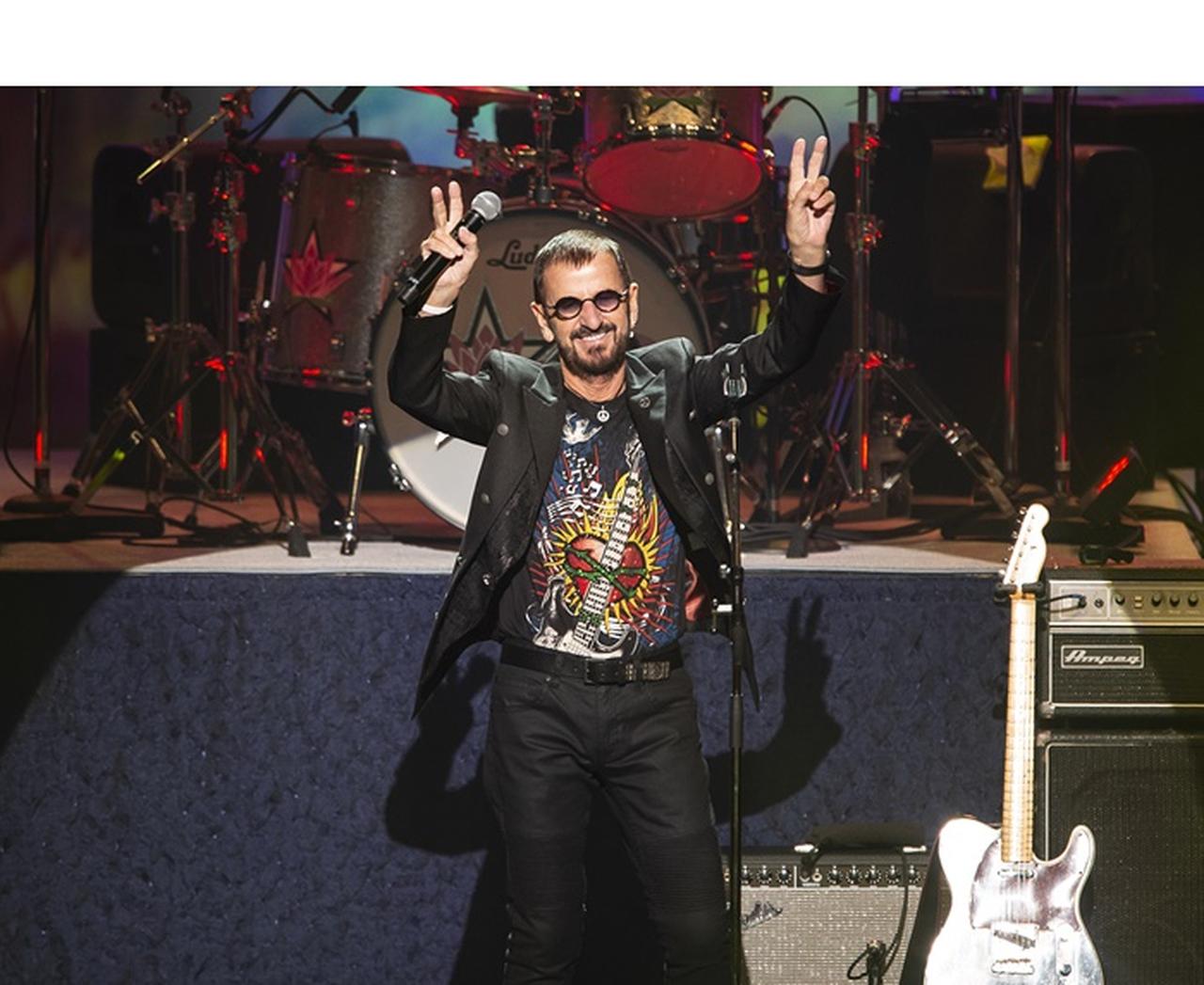 リンゴ・スター、日本で改名を発表?ラブ&ピースに溢れた来日公演をレポート