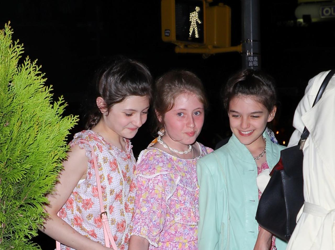 トム・クルーズ娘スリちゃん、13歳の誕生日はオシャレしてガールズナイト