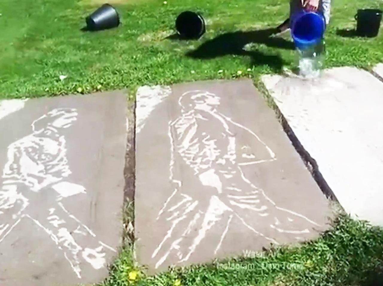 水に塗れた時だけ地上に出現する「ウォーターアート」がスゴい!