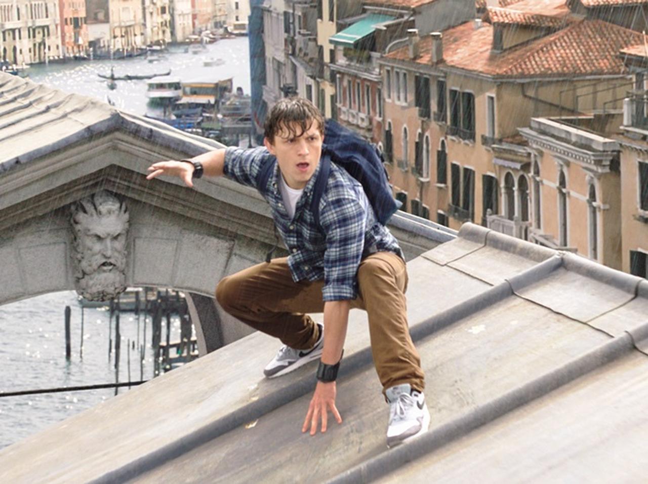 『スパイダーマン:ファー・フロム・ホーム』NEW場面写真、スパイディが握手したのは