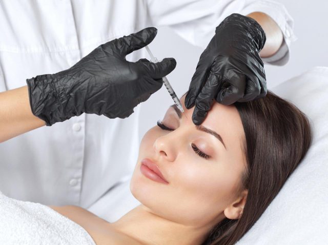 セレブに人気の「ヴァンパイア・フェイシャル」受けた顧客2人がHIVに感染