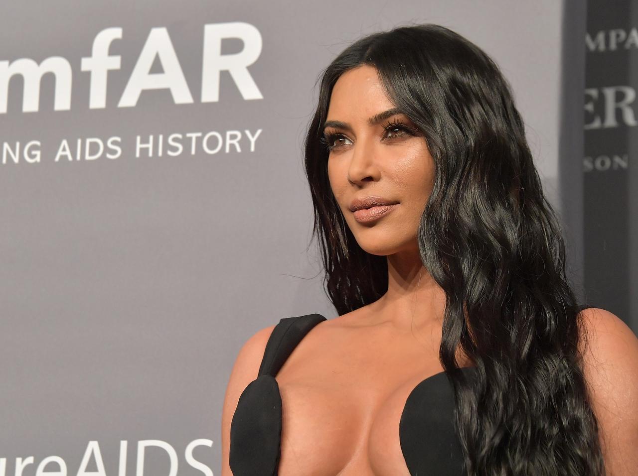 高卒38歳キム・カーダシアン、弁護士テストで高得点をマーク!