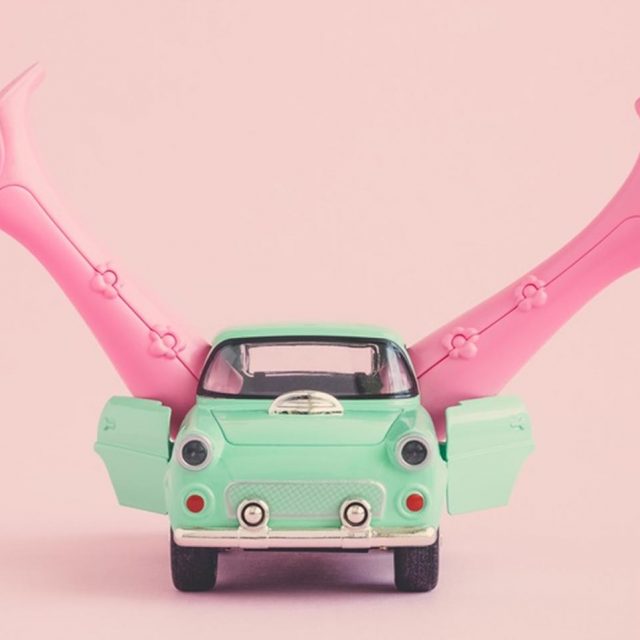 自動運転中の車の中で「性行為」をした男女をアダルトサイトが公開処刑