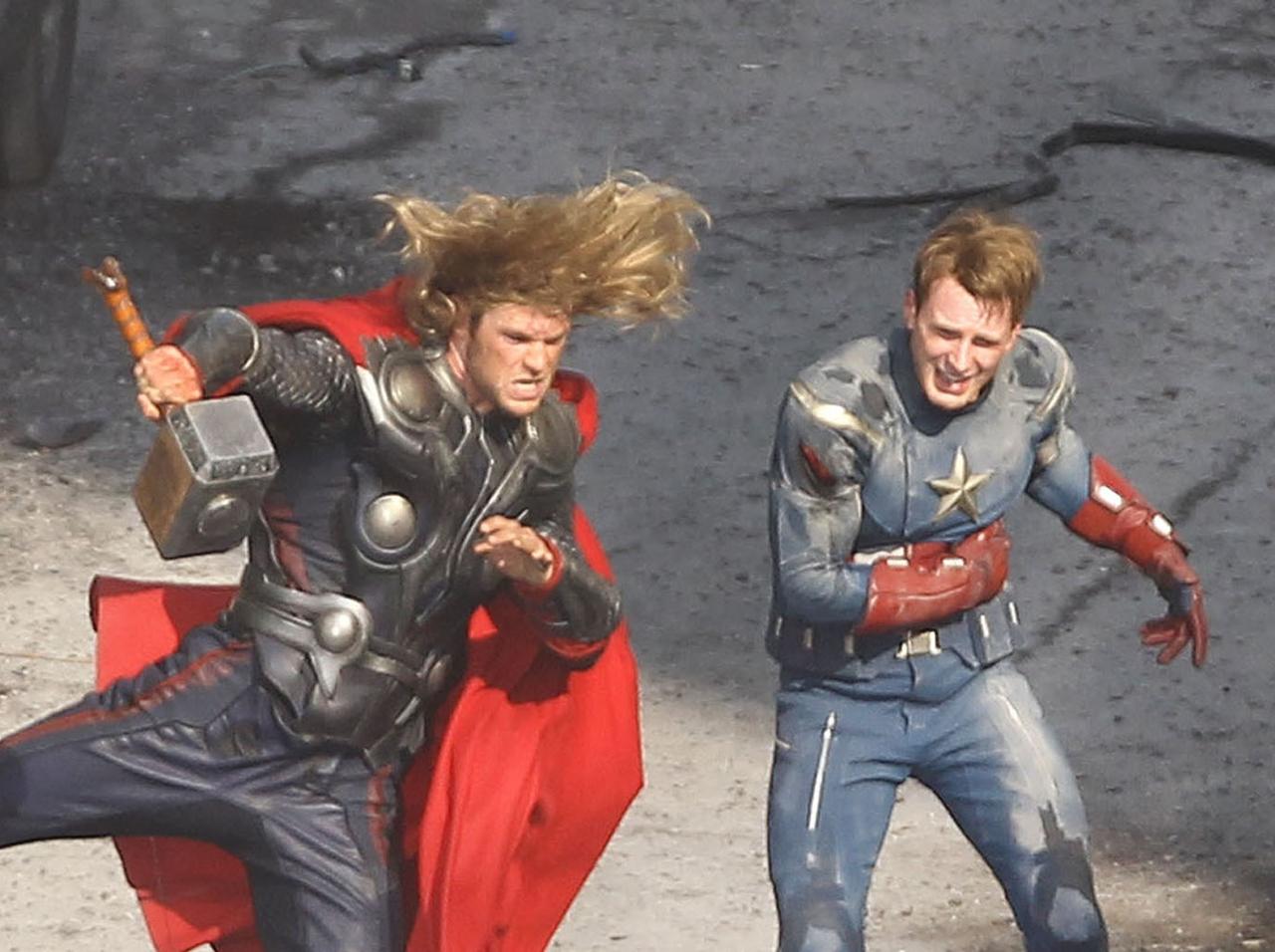 『アベンジャーズ』クリス・ヘムズワースとクリス・エヴァンス、あることが原因で「隔離」される