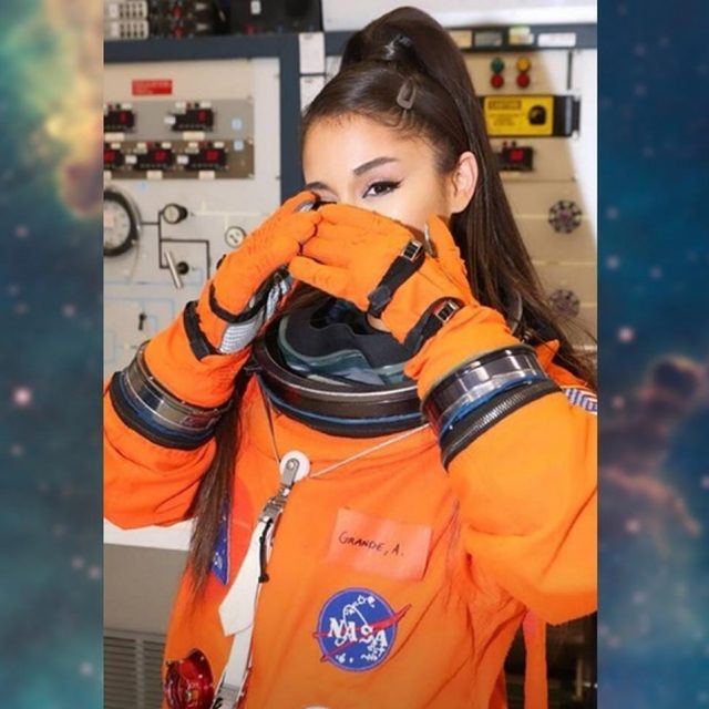 アリアナ・グランデ、NASAで宇宙服を着用！2024年の月面着陸計画を勉強
