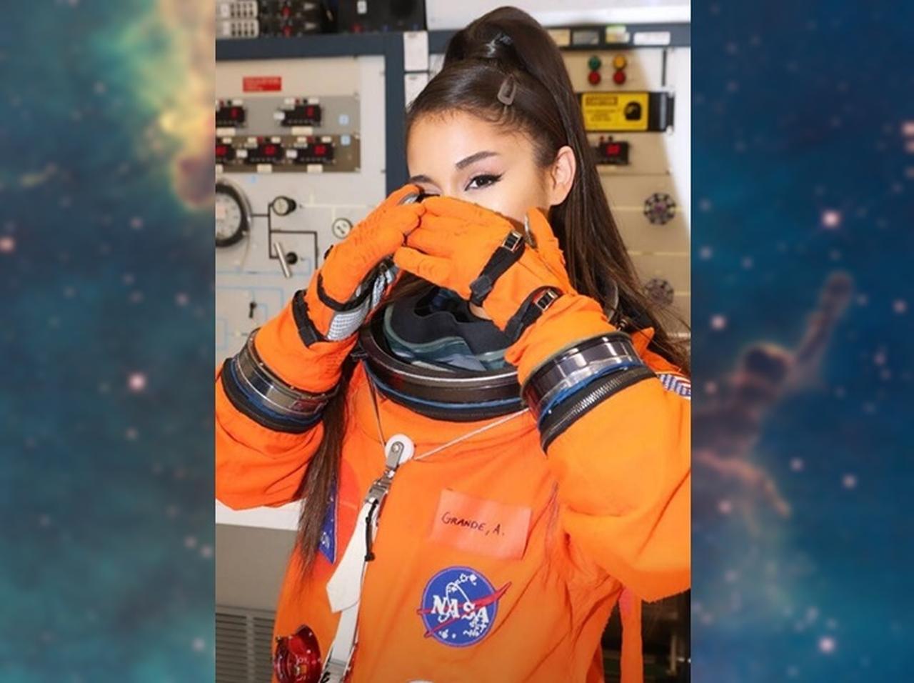 アリアナ・グランデ、NASAで宇宙服を着用!2024年の月面着陸計画を勉強