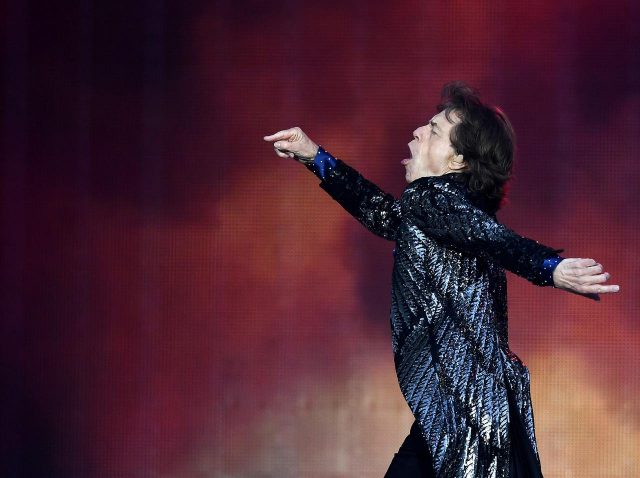 75歳ミック・ジャガー、心臓手術後にキレッキレのダンス披露！BGMは「後輩」の曲