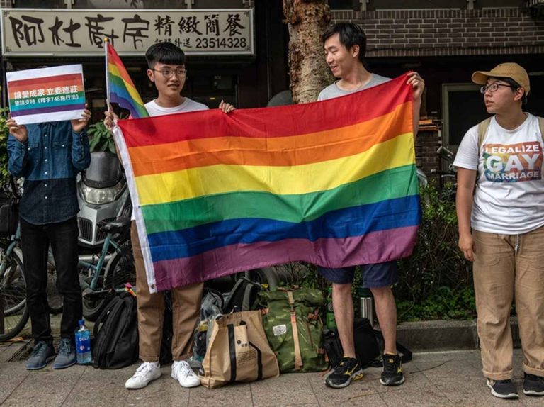 アジアで初めて「同性婚が合法化」!台湾のLGBTQコミュニティが勝利もたらす