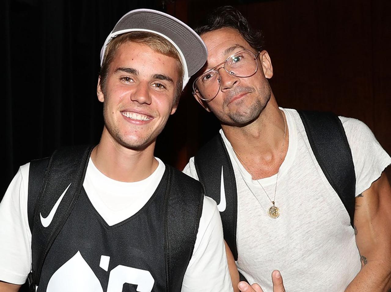 ジャスティン・ビーバー、男性との「手つなぎツーショット」を撮られる