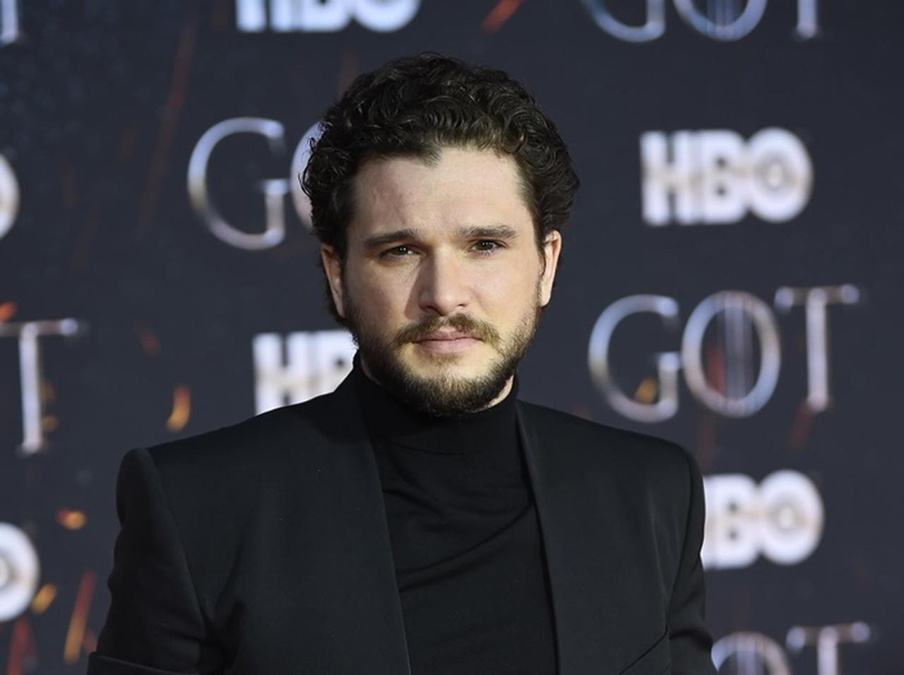 キット・ハリントンがリハビリ施設に入所、ストレスと酒が原因