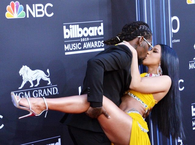 カーディ・B、カメラの前でオフセットと「ヤりたい放題」【ビルボード2019】