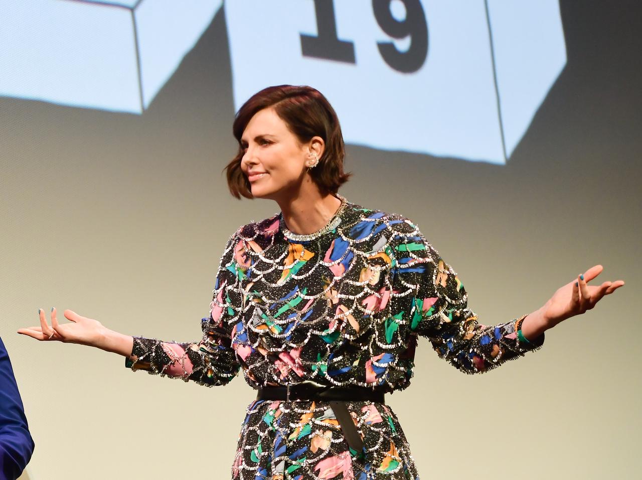 シャーリーズ・セロン、「笑いすぎ」が原因で5日間の病院送りに