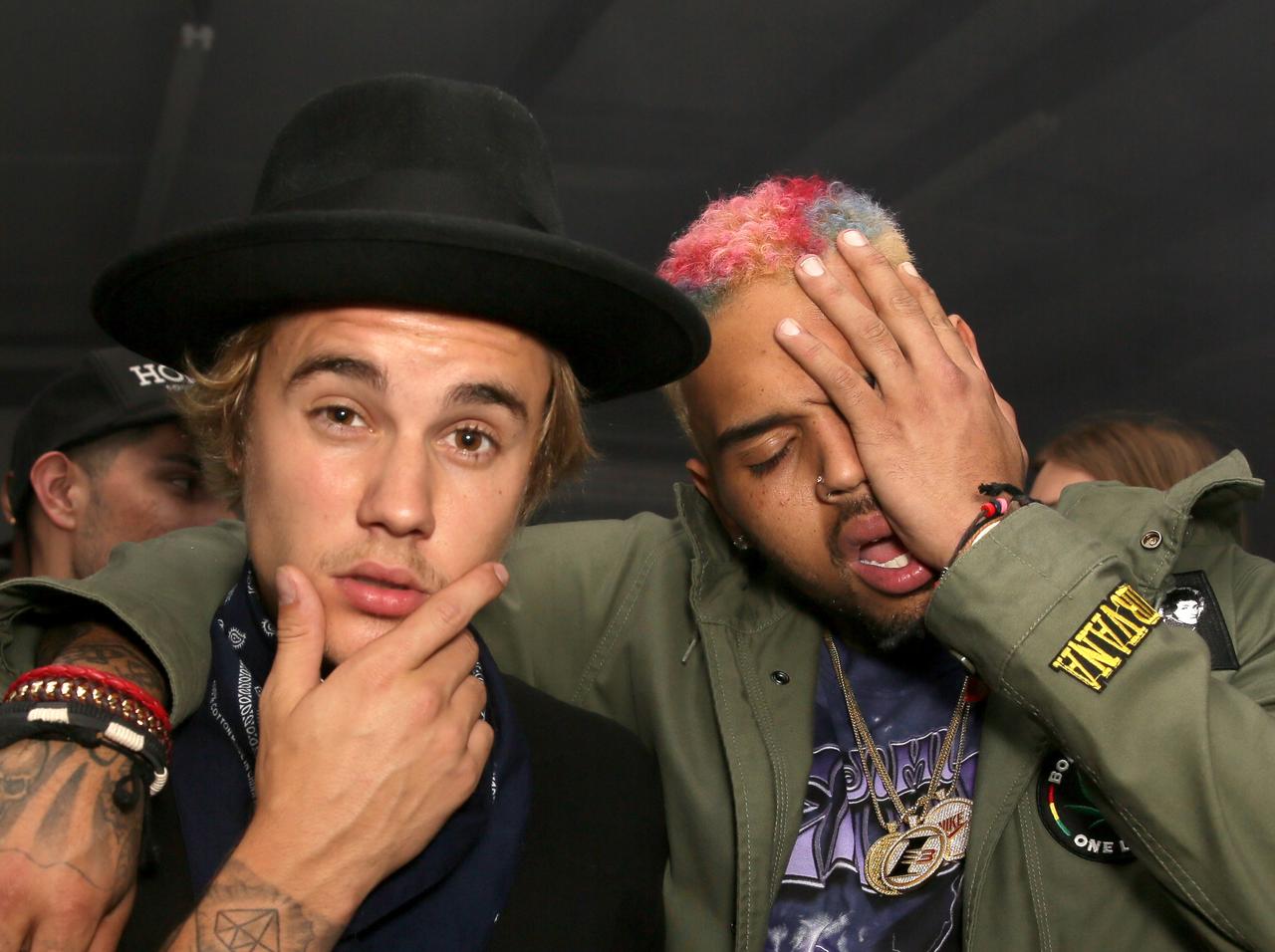 ジャスティン・ビーバーのインスタが炎上、DV歴があるクリス・ブラウンを擁護