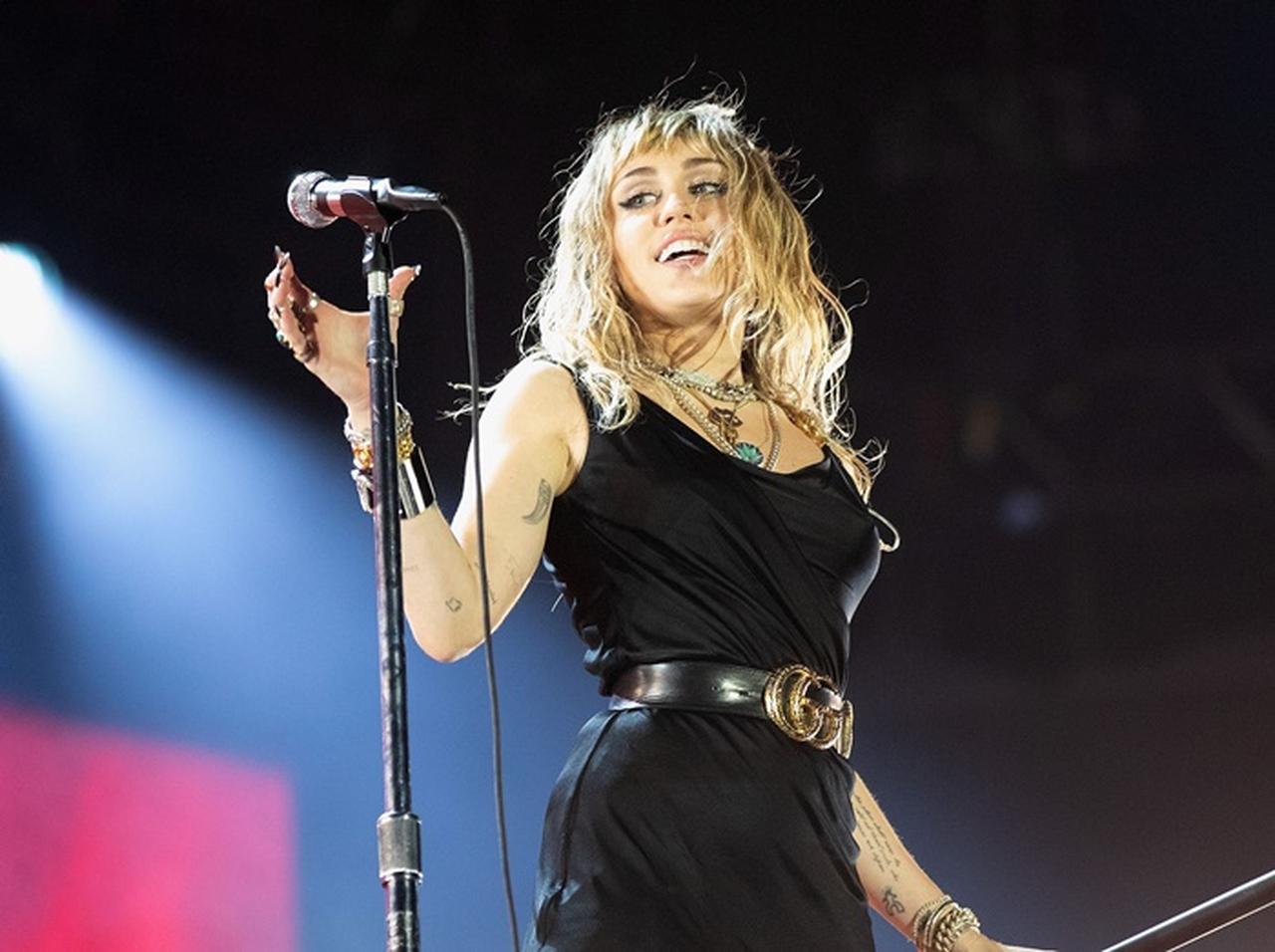 マイリー・サイラスが帰ってきた!『She Is Coming』発売&新曲では「下ネタ」も健在