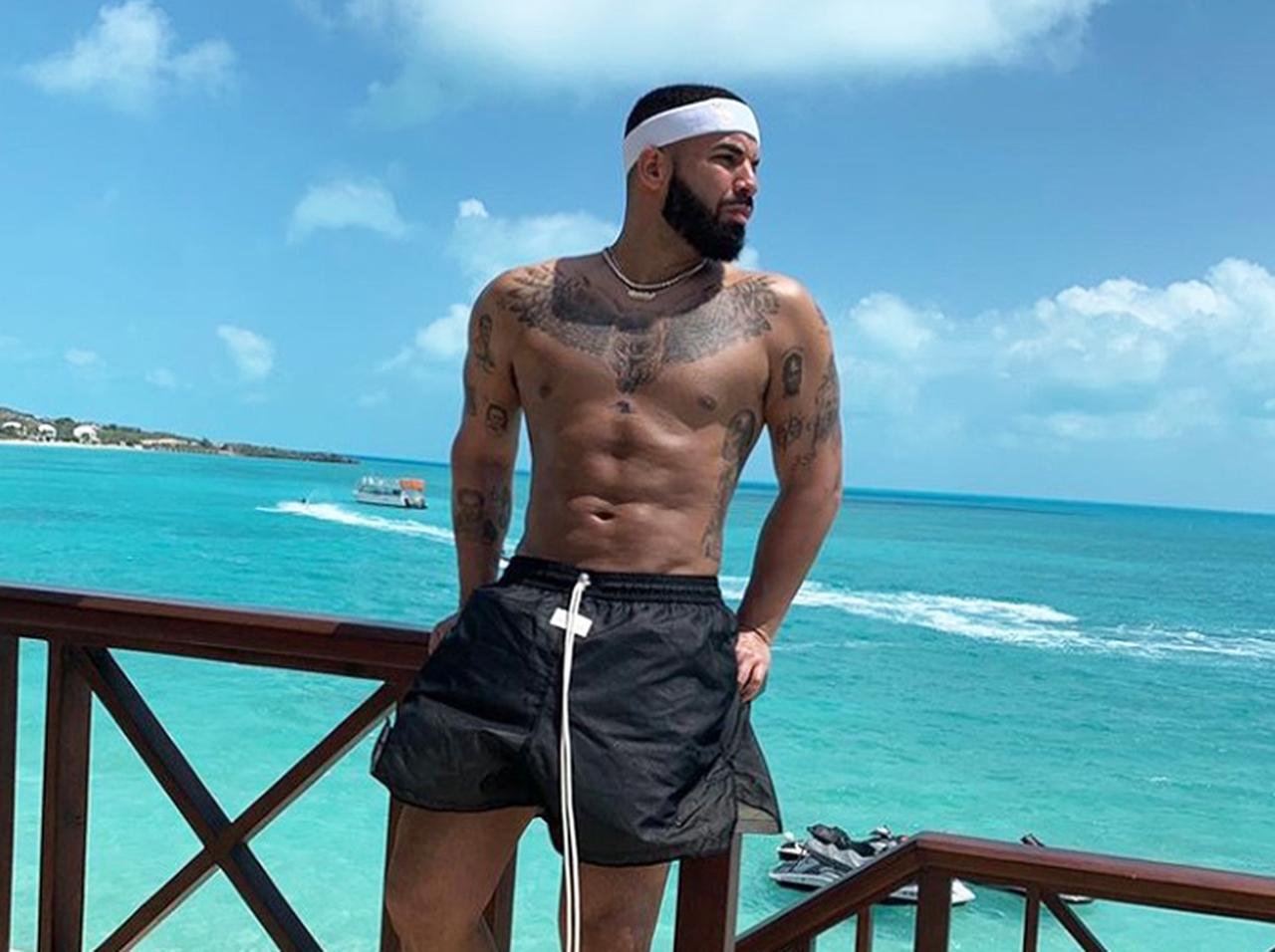 ドレイク、「腹筋整形」疑われ返した言葉が強烈