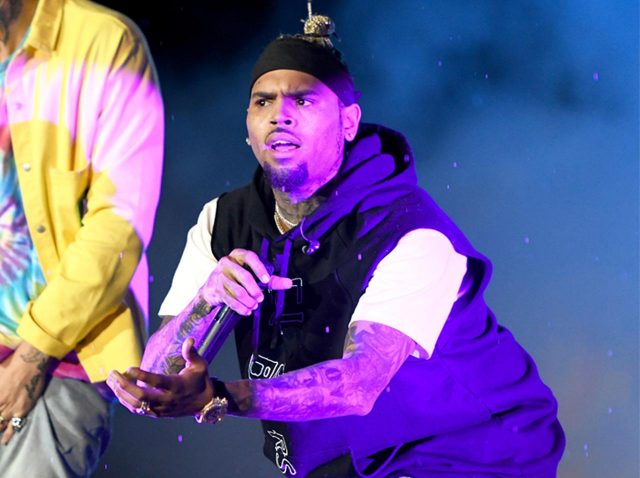 クリス・ブラウン、「お色気アート」満載のMVがパクリのオンパレードだと炎上