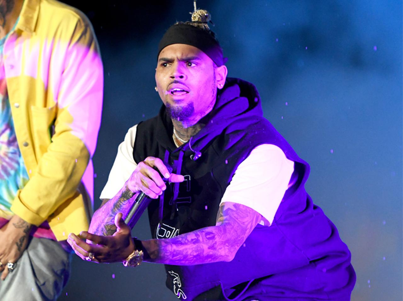 クリス・ブラウン、「お色気アート」満載のMVがパクリのオンパレードだと炎上