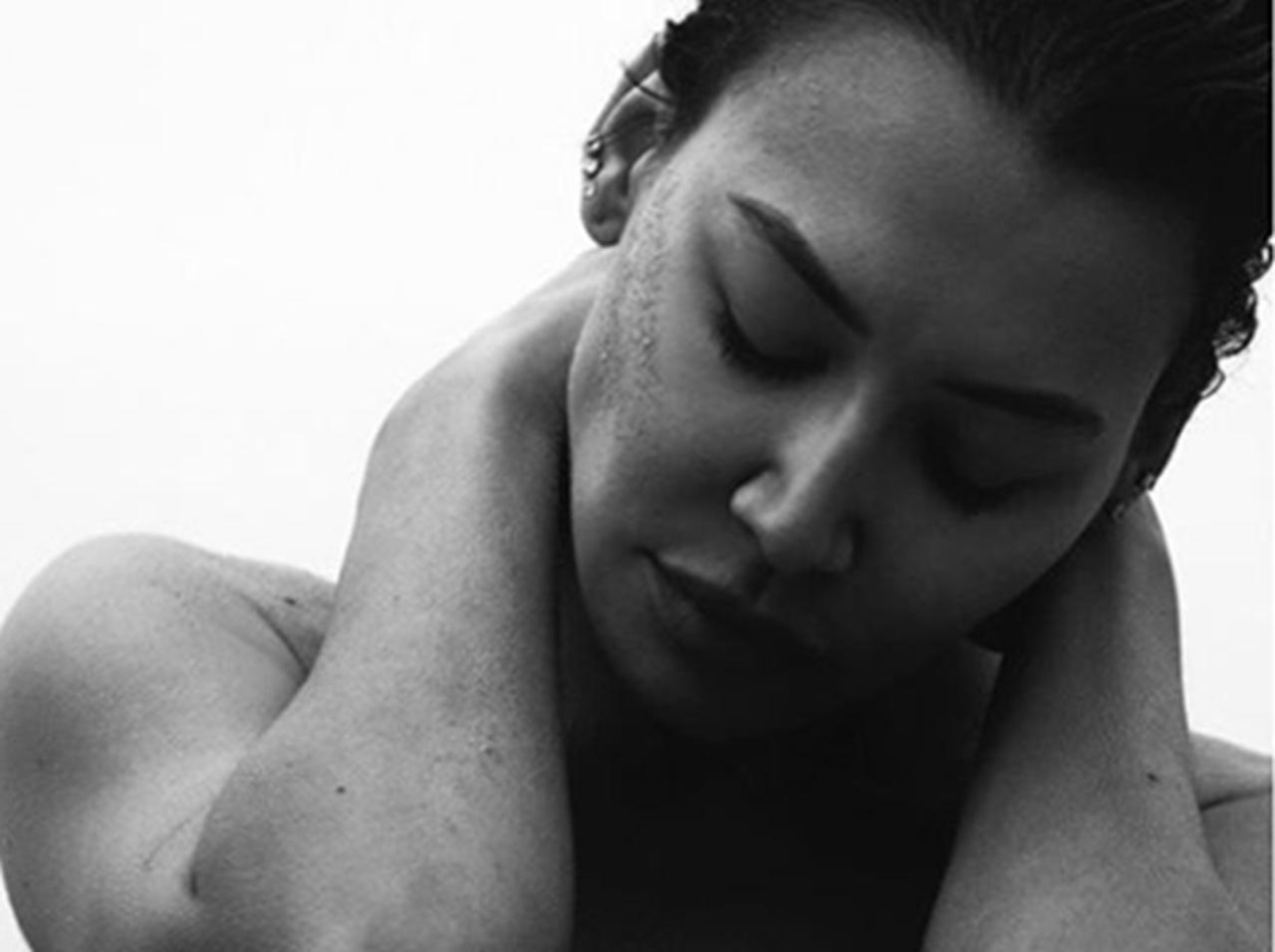 ナヤ・リヴェラ、“出ちゃってる”トップレス写真を堂々公開