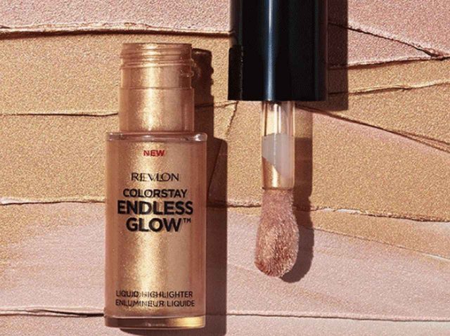 レブロン新作、発光肌ハイライター登場！キラめくツヤで、メリハリ小顔