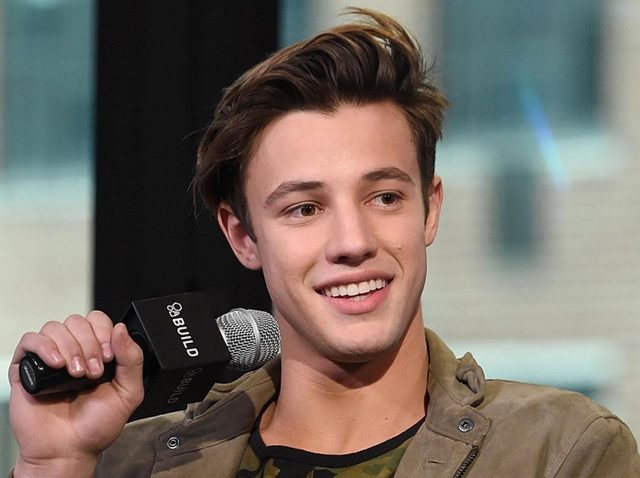 キャメロン・ダラスが「メイクばっちり」な写真をシェアして、可愛すぎると話題に