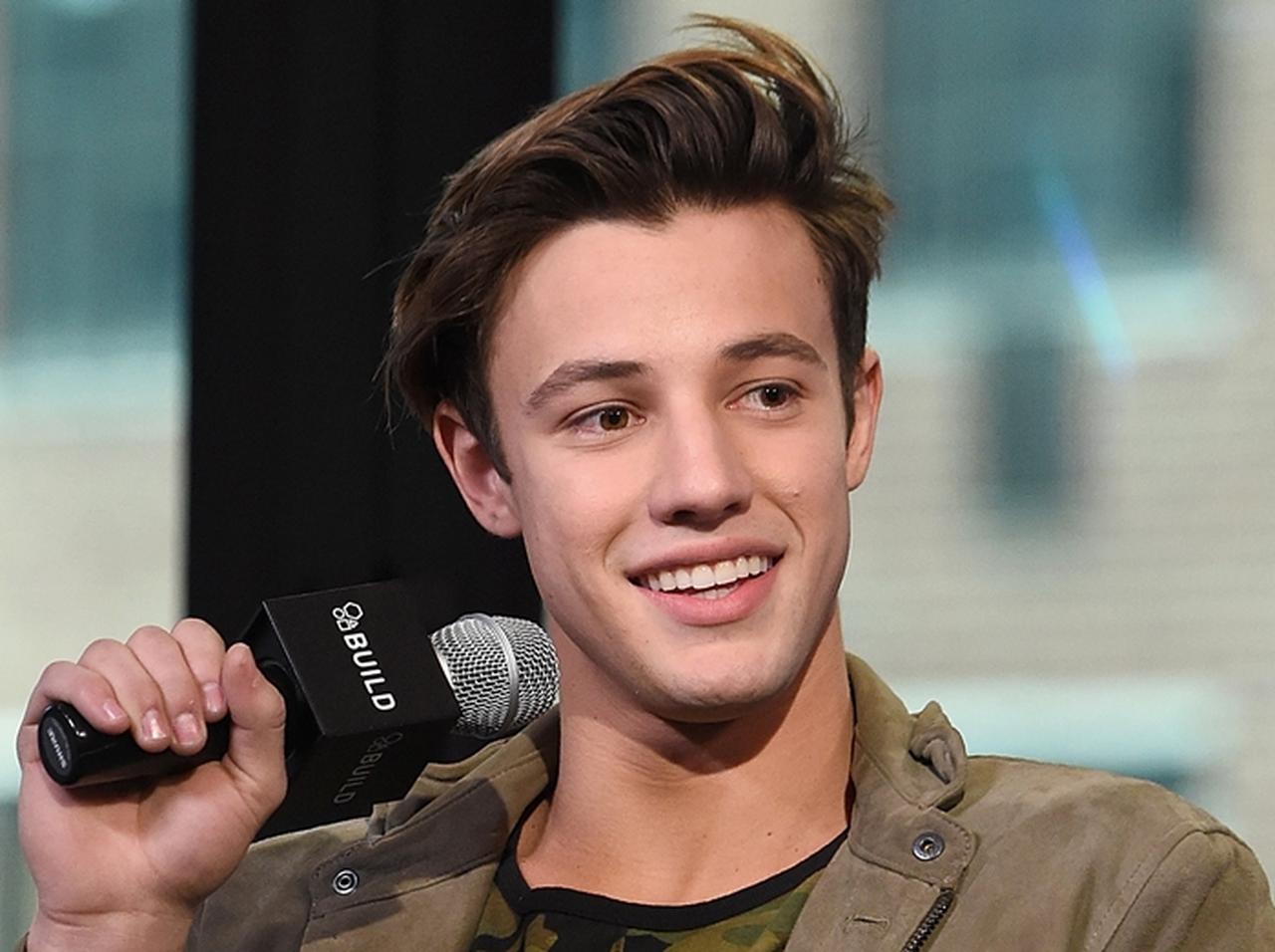 キャメロン・ダラスが「メイクばっちり」な写真をシェアして、可愛すぎると話題に