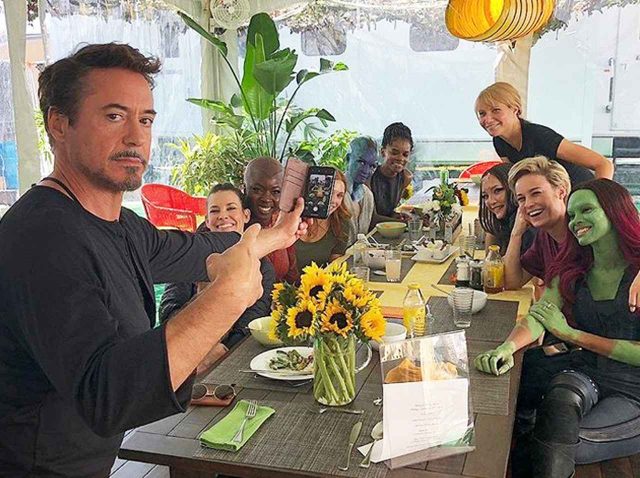 『アベンジャーズ』女子会が開催、ロバート・ダウニー・Jrが粋なはからい