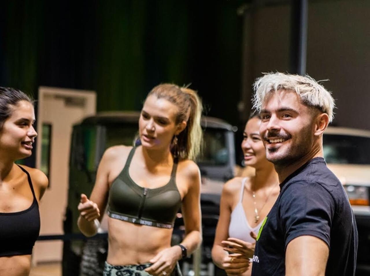 ザック・エフロン、ヴィクトリアズ・シークレットのモデルたちとワークアウト