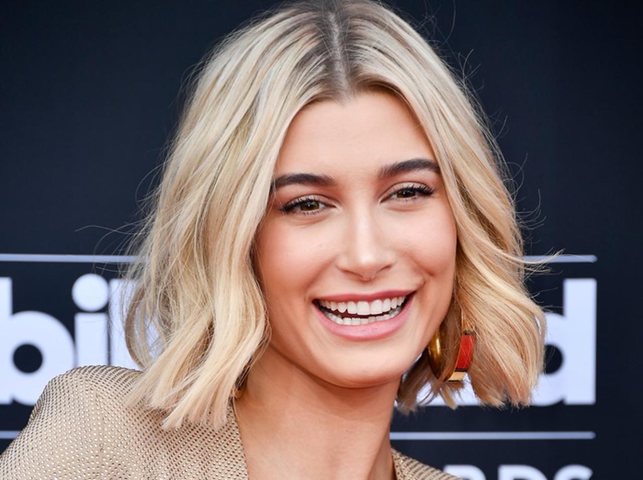 ヘイリー・ビーバー、髪を伸ばせない理由を明かす