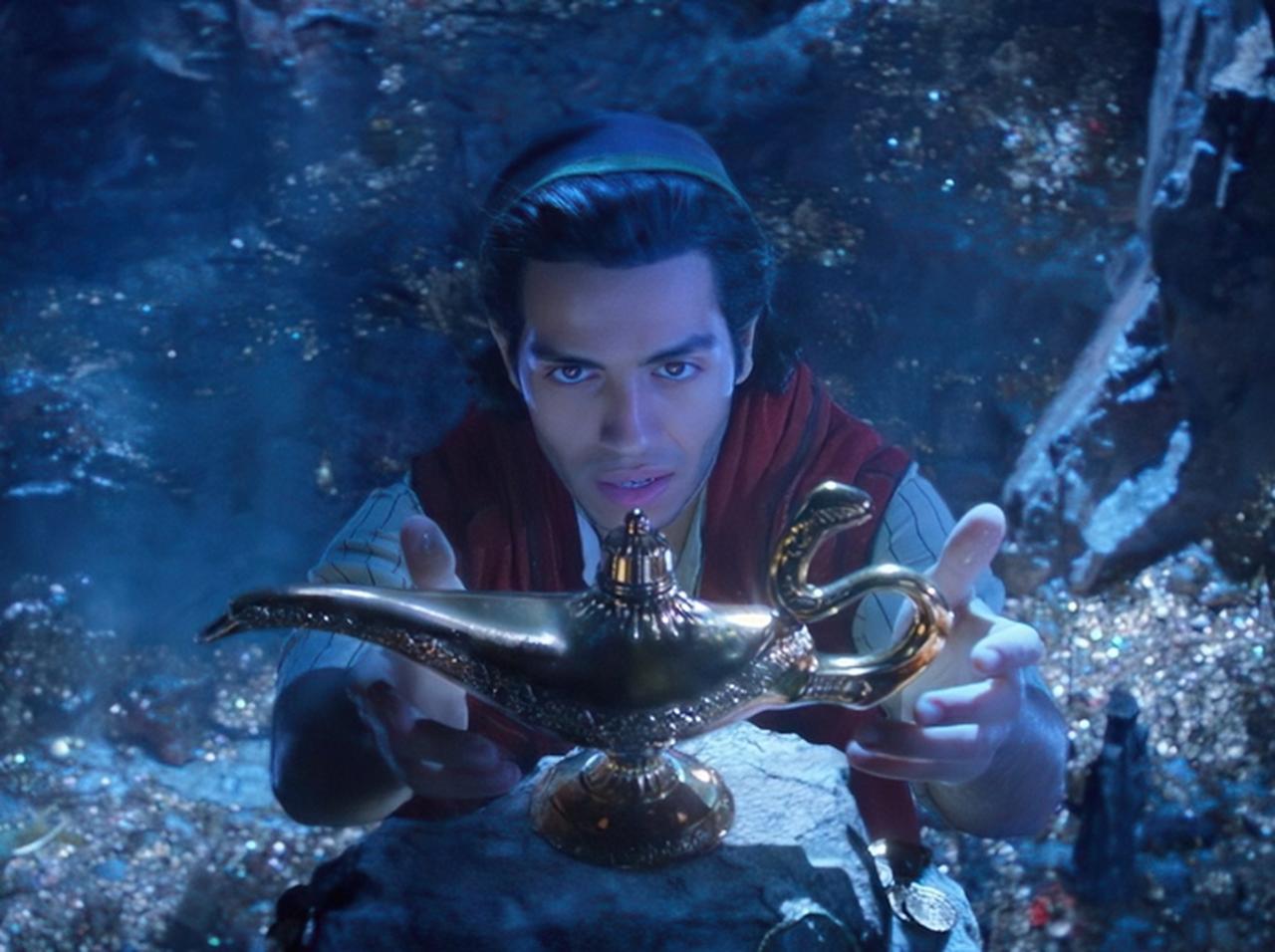 映画『アラジン』の新しい予告編が公開!「空飛ぶ絨毯」の名シーンをお披露目