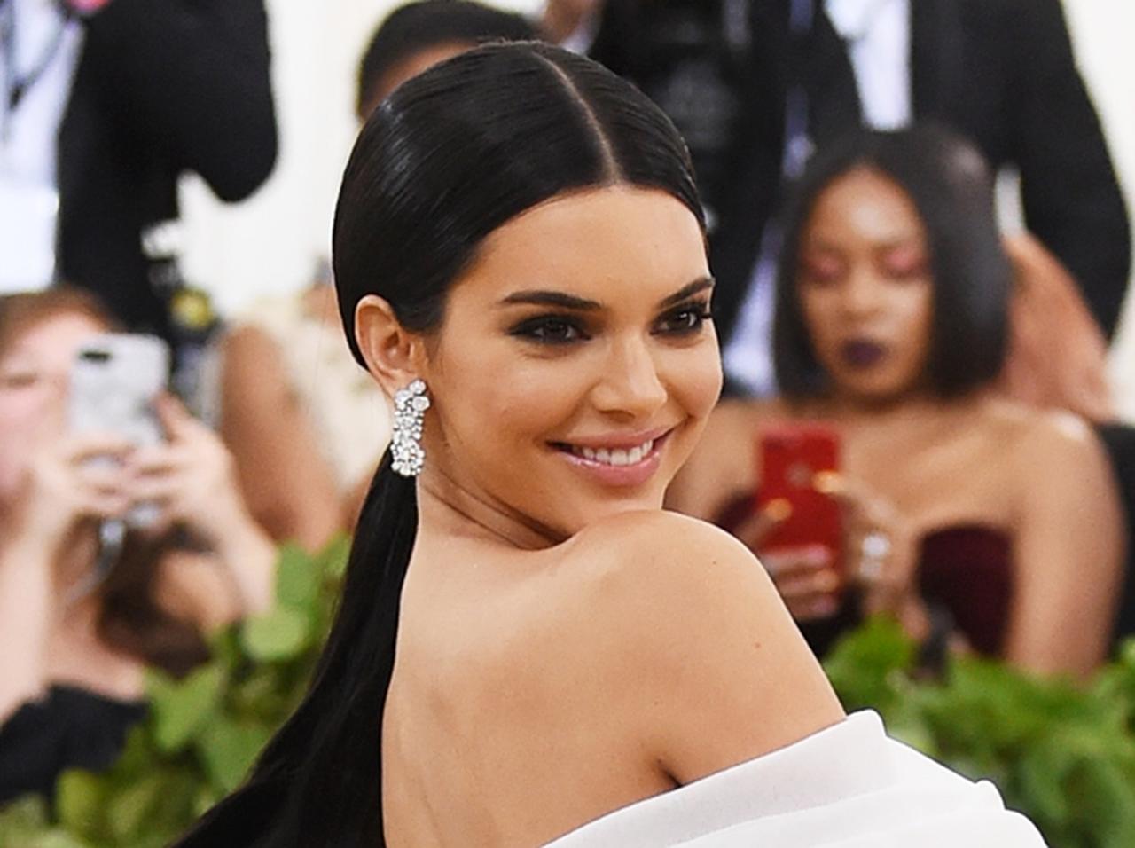 ケンダル・ジェンナー、母親クリスに「仲間外れ」にされたときの反応がお茶目