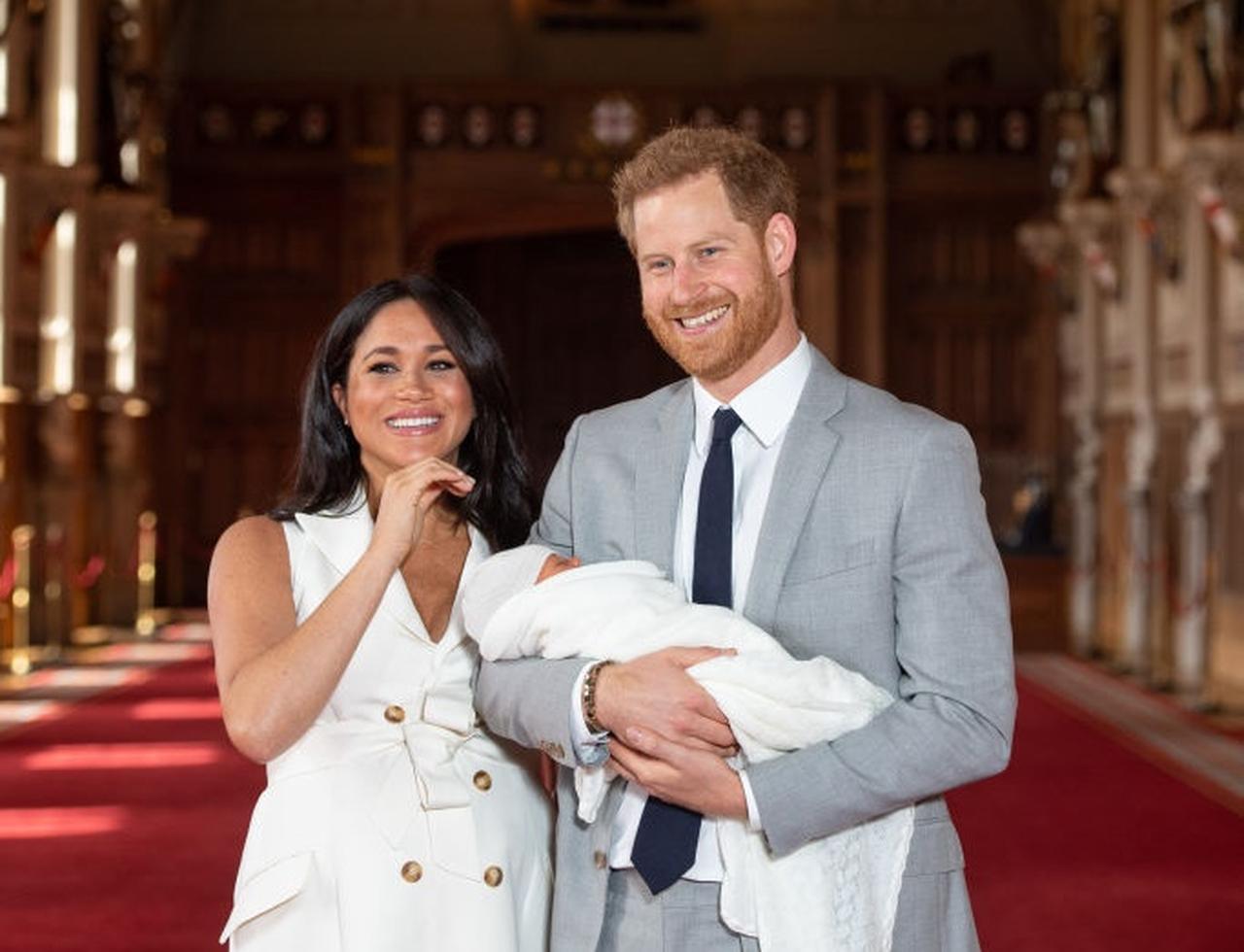 アーチーはヘンリー王子とメーガン妃の子供じゃない、イギリス王室が「誤報」