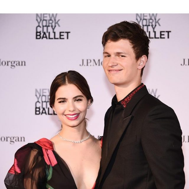 アンセル・エルゴート、半裸の自撮りを連投！恋人がお気に召したものは？