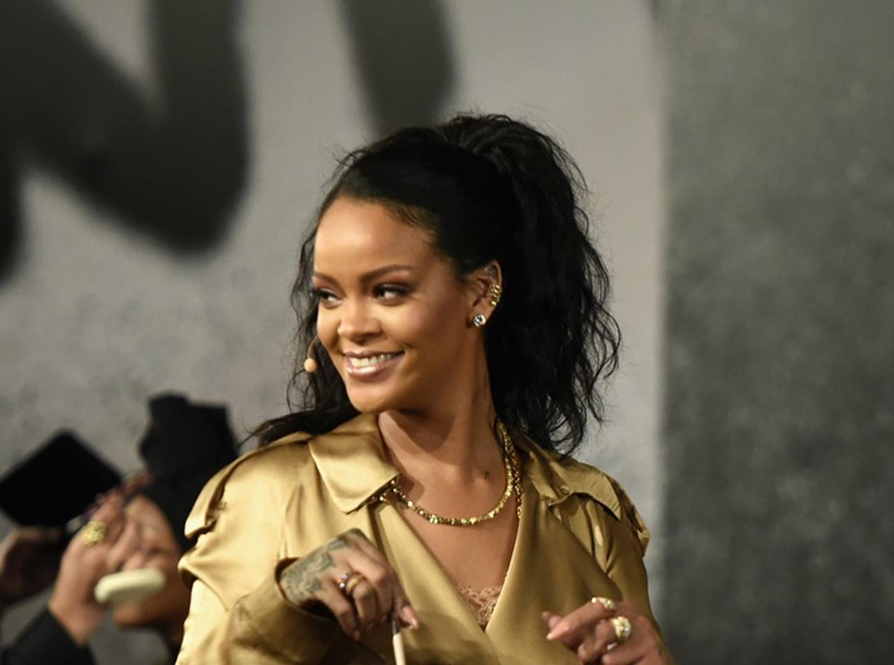 リアーナ、「謎のサングラス」は新ブランドの前兆だった!アイテムの全貌公開