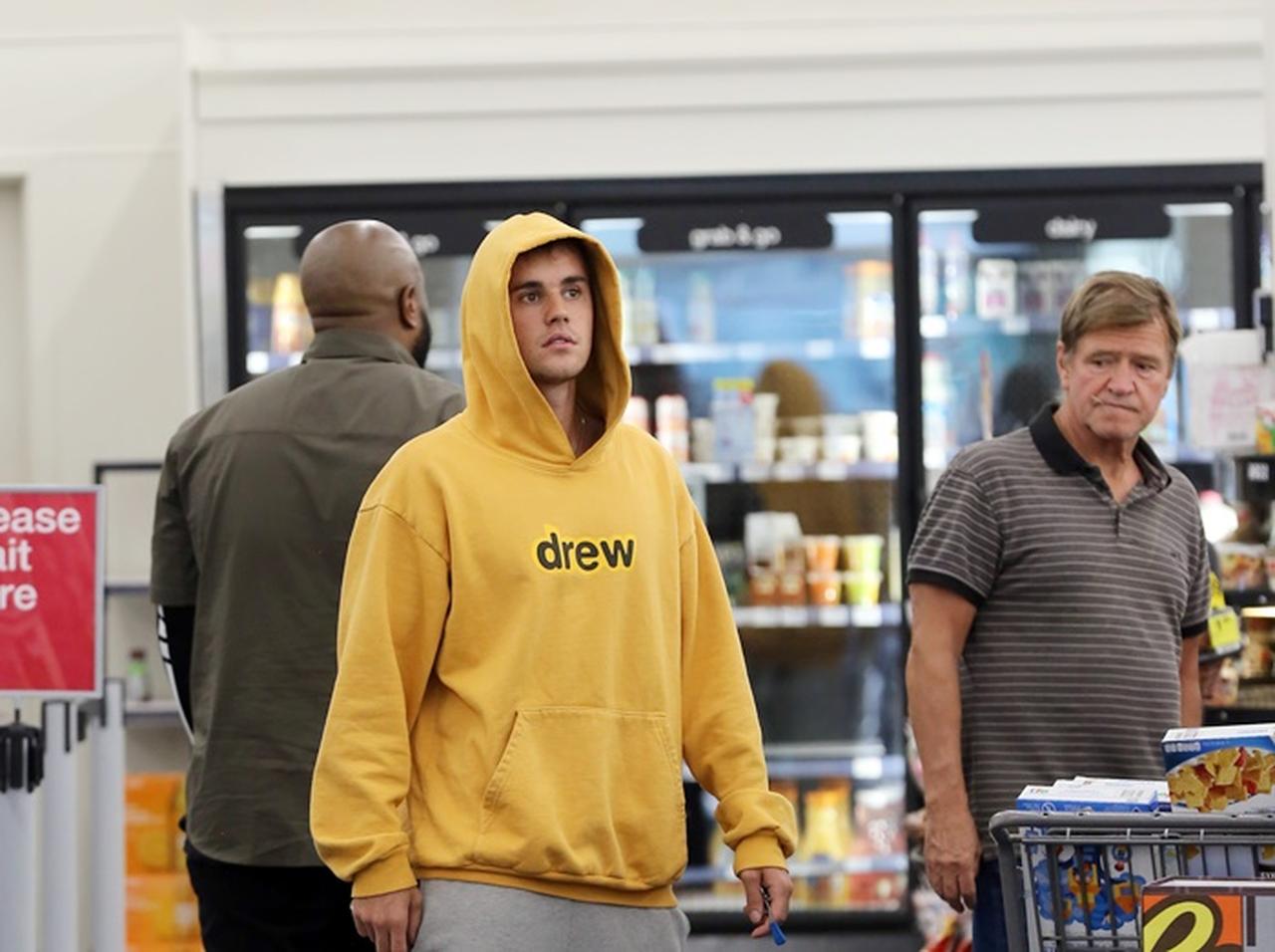 ジャスティン・ビーバー、妻のために「あるもの」をドラッグストアで購入して大絶賛