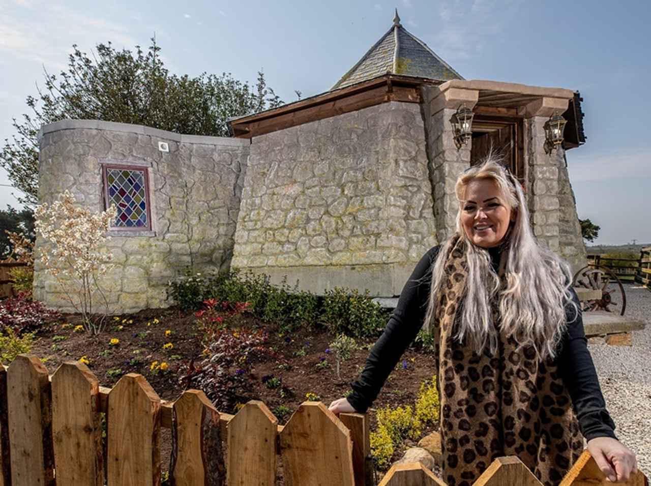 『ハリー・ポッター』気分満点!「ハグリッドの家」に泊まれる