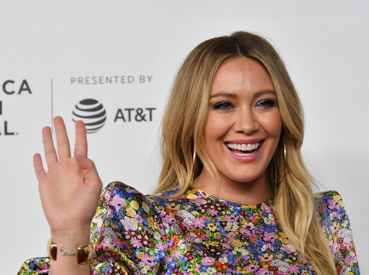 ディズニースターのヒラリー・ダフが婚約、その指輪のお値段は？