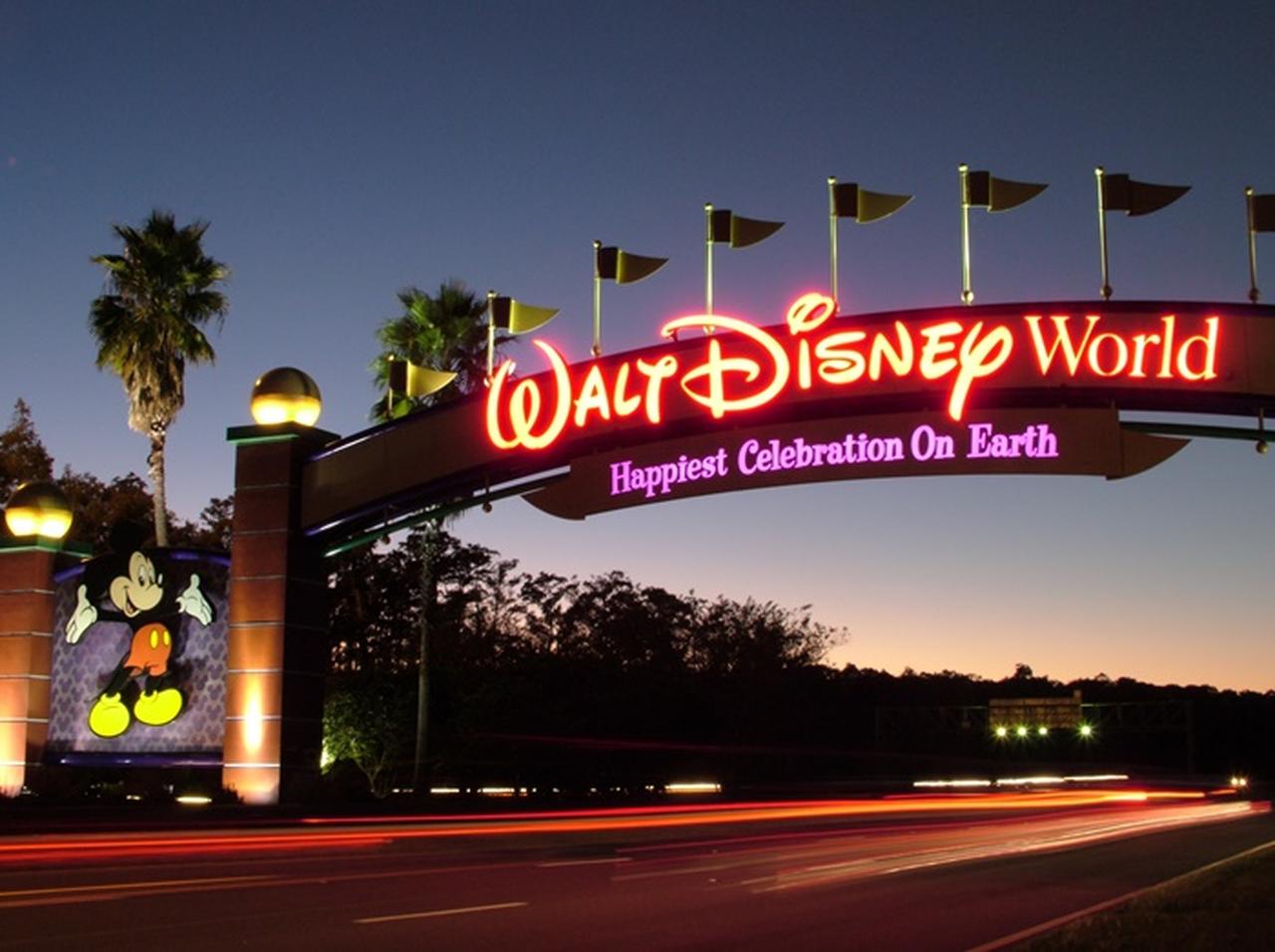 ディズニーランド、うっかり銃を持ち込もうとした男性が捕まる