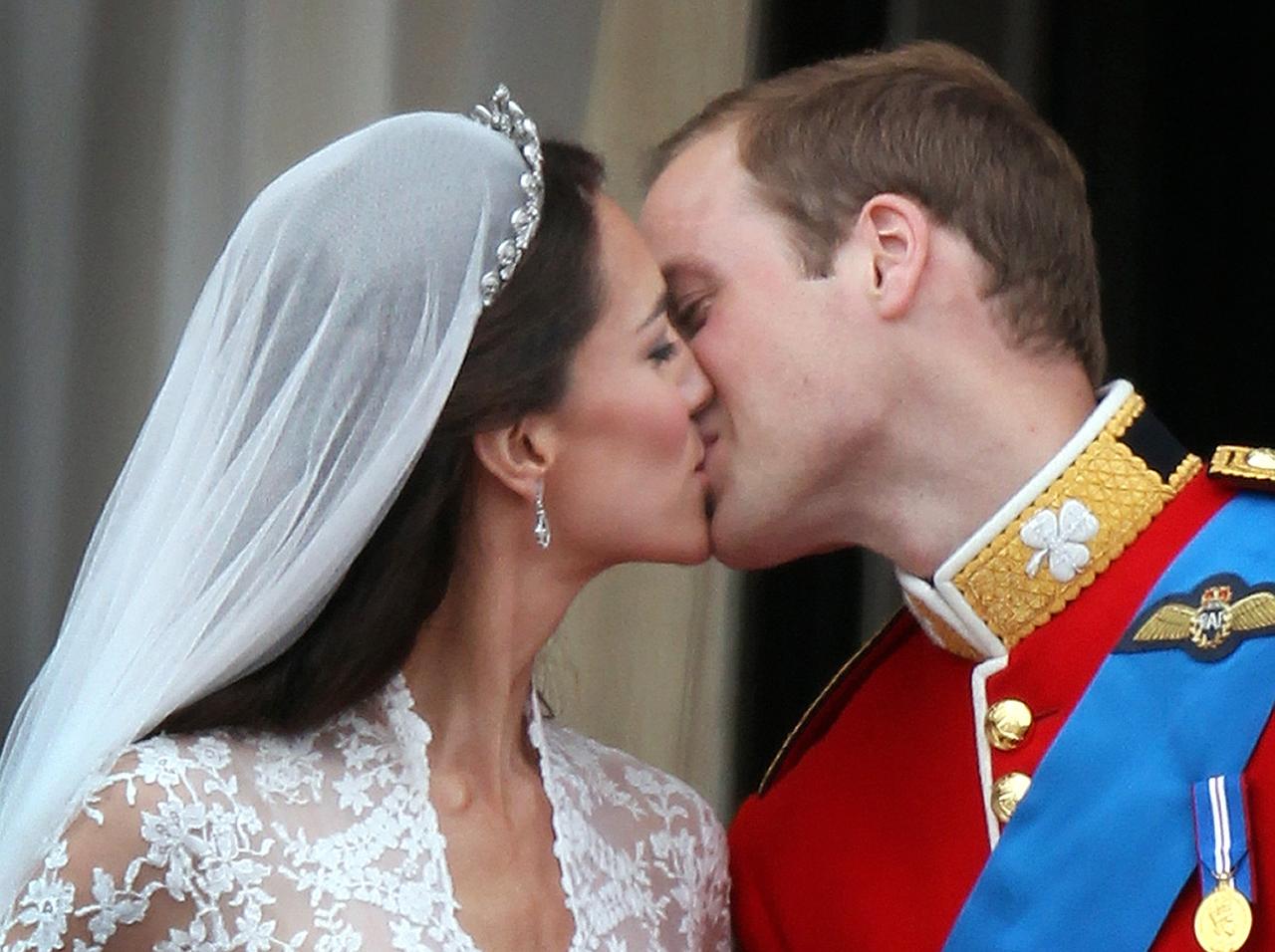 ディズニーのブライダルリングでロイヤルファミリーの気分が味わえる