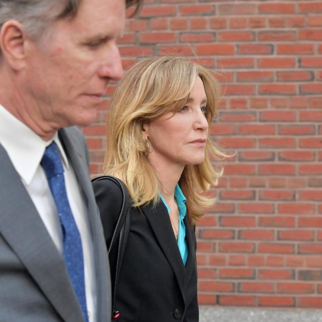 『デスパレートな妻たち』フェリシティ・ハフマン、裏口入学で4ヵ月の刑務所入りを求刑