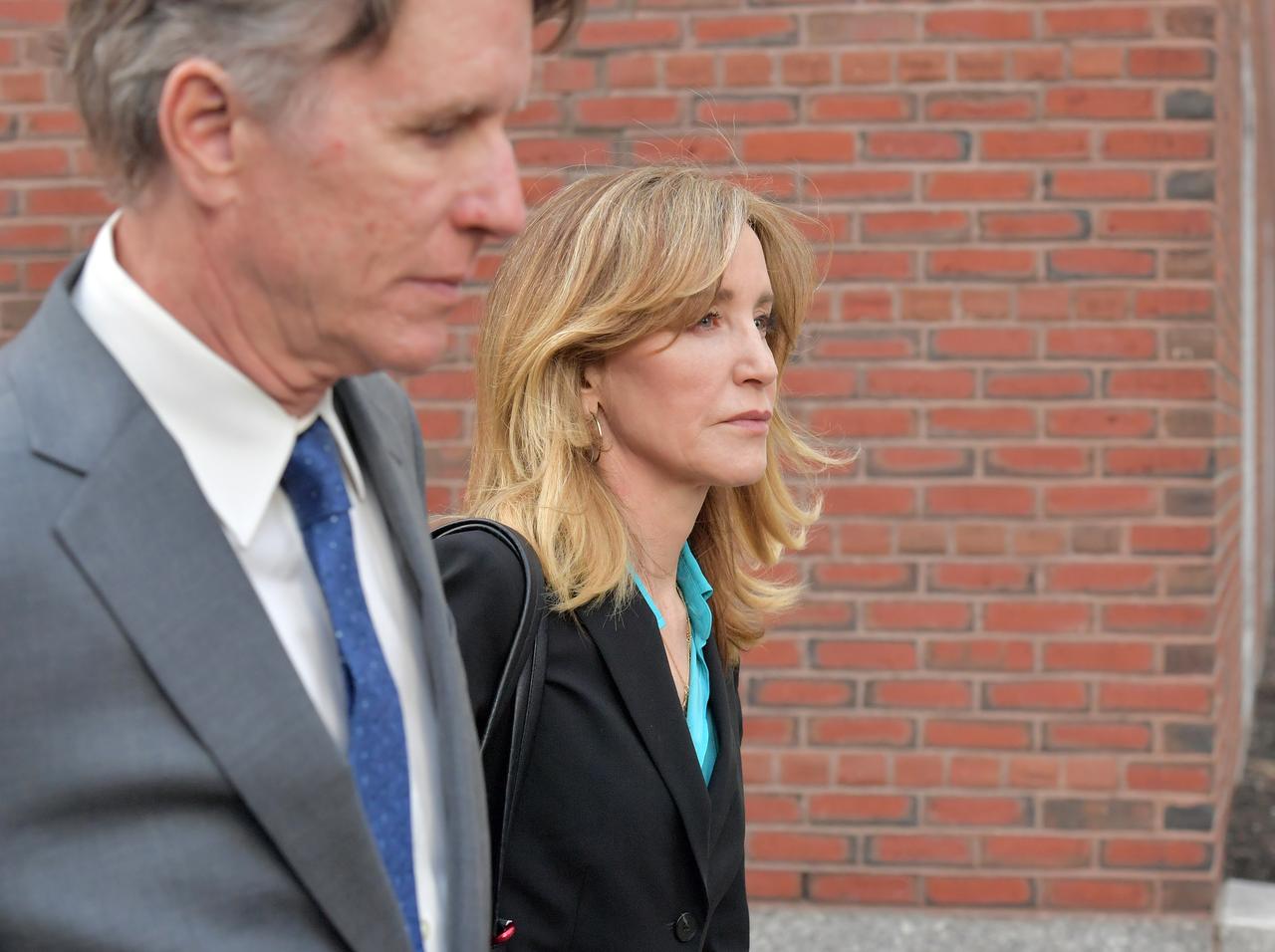 『デスパレートな妻たち』フェリシティ・ハフマン、裏口入学で4ヵ月の刑務所入りを求刑