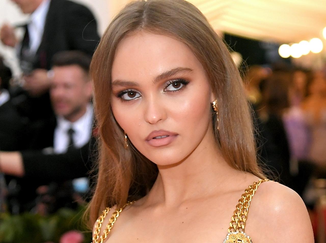 リリー・ローズ・デップ、『セーラームーン』のキャラとお揃いのドレスでメットガラに登場