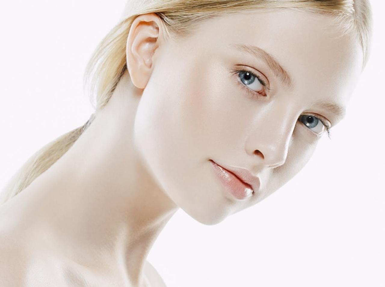 初心者でもかんたん!トレンド感を一瞬でつくれる、ツヤ肌メイクの裏技