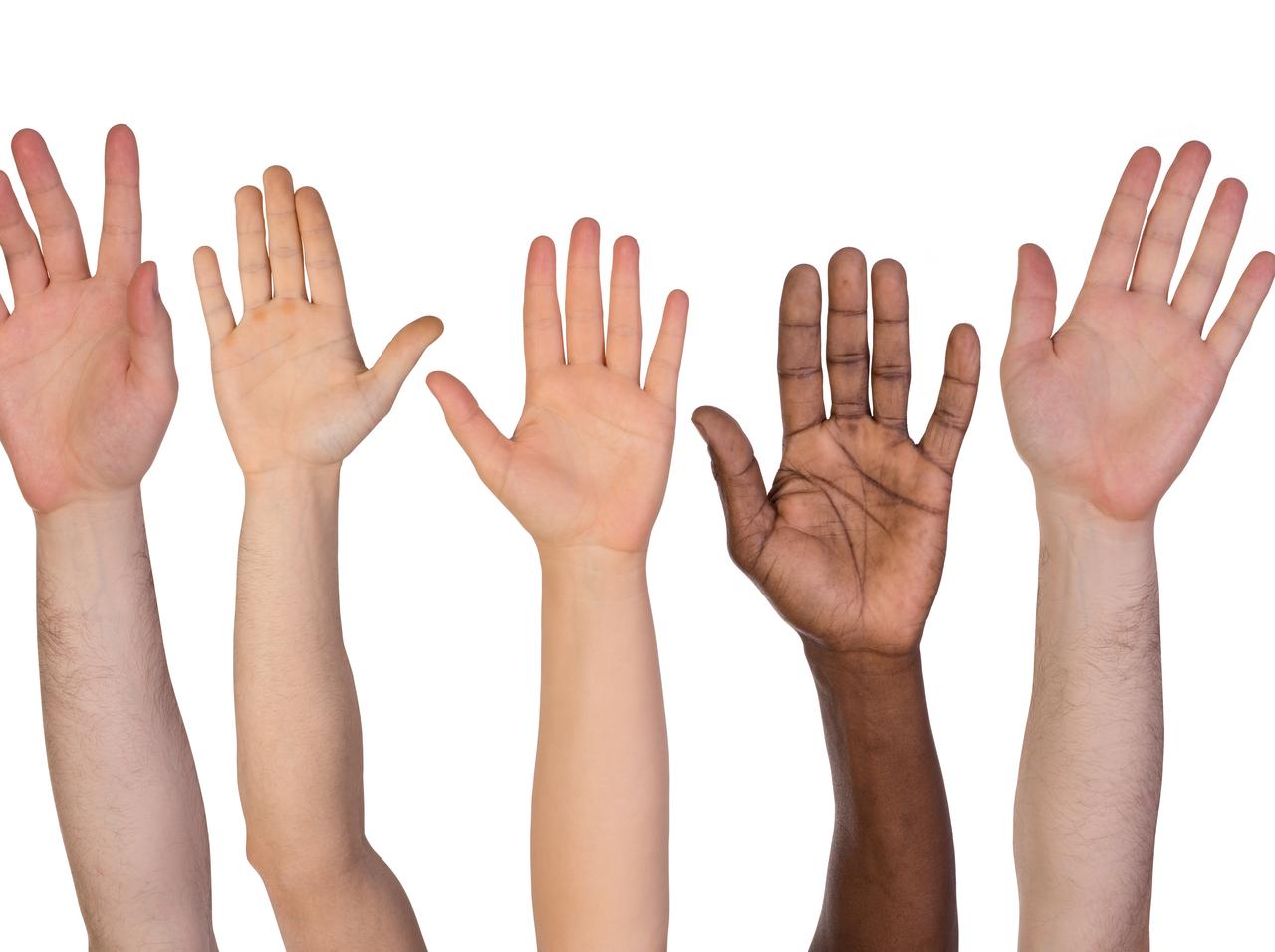 初めて「自分の肌色」の絆創膏をつけた黒人男性、その感想に心が締めつけられる