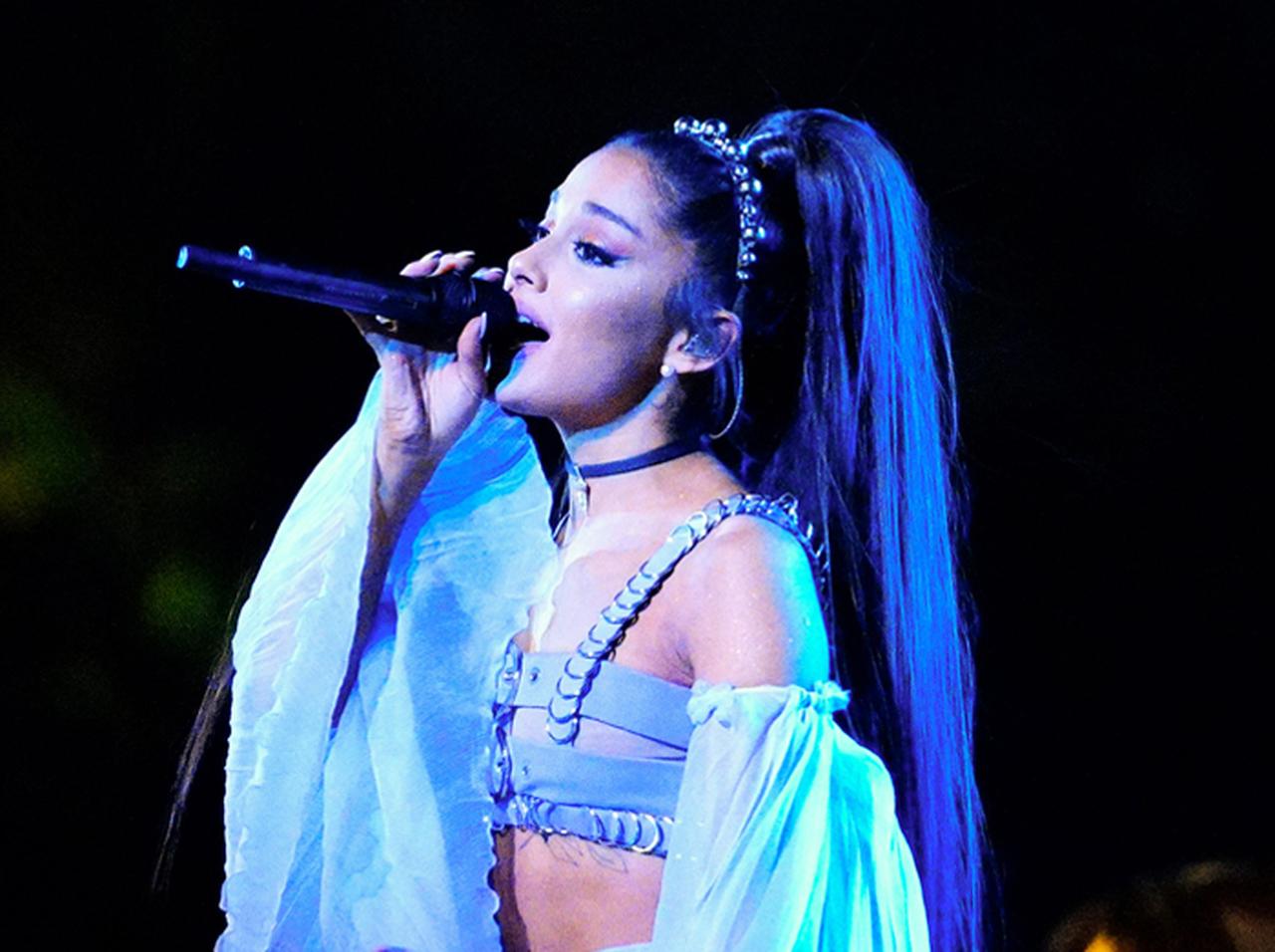 アリアナ・グランデ、「あの日から2年」を絵文字1つで振り返る