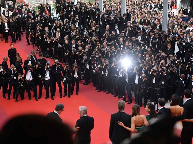 カンヌ国際映画祭、フラットシューズを履いた女性が再び入場を断られる