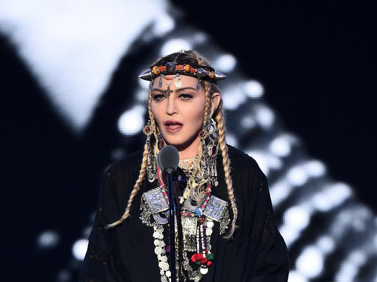 ポップの女王マドンナ、「枕営業」を何度も持ち掛けられた