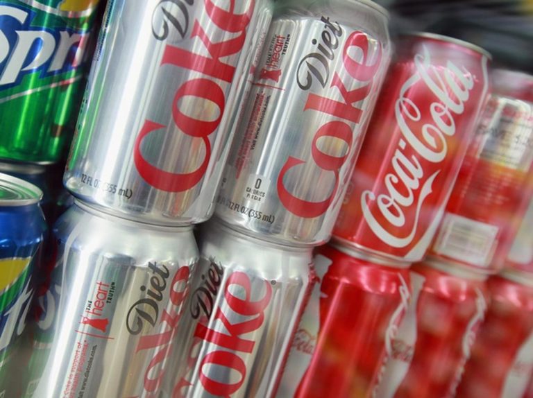 毎日コーラを飲み続けると「ガン」になるかもしれないと米大学教授が指摘