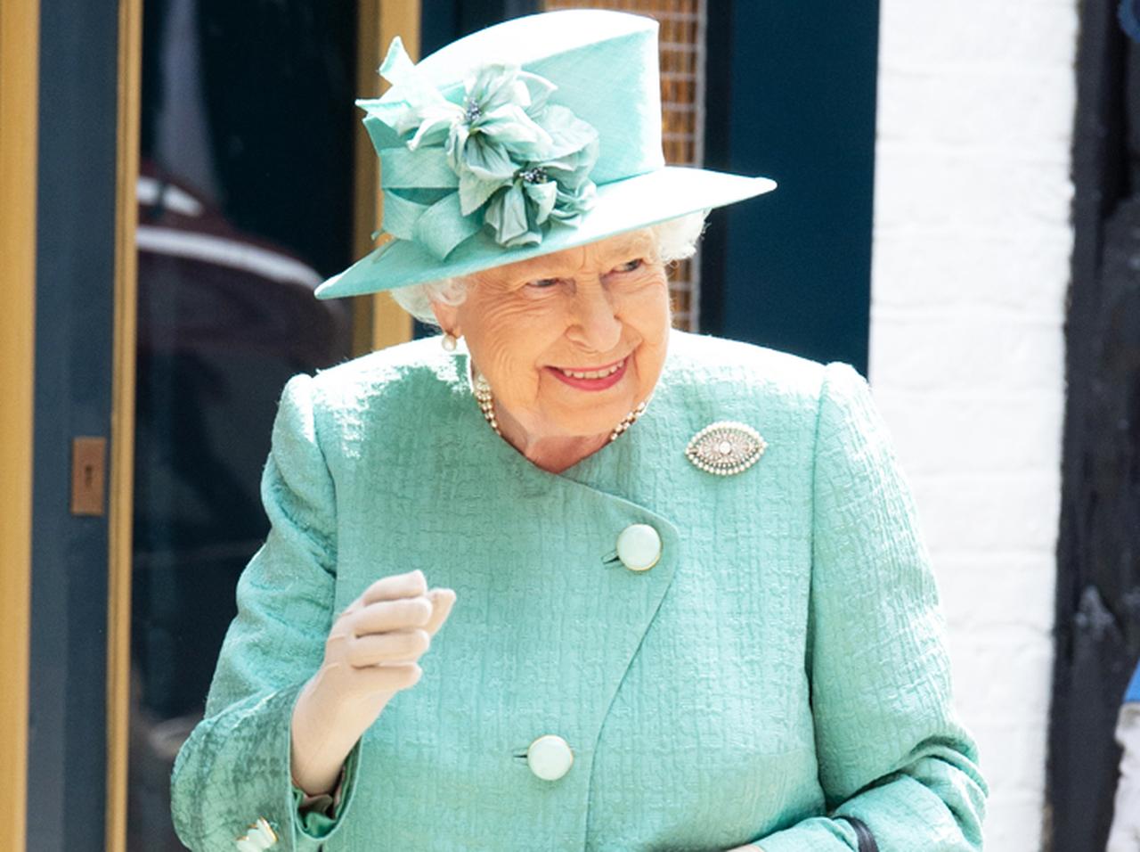 エリザベス女王、「セルフレジ」初体験した感想がチャーミング