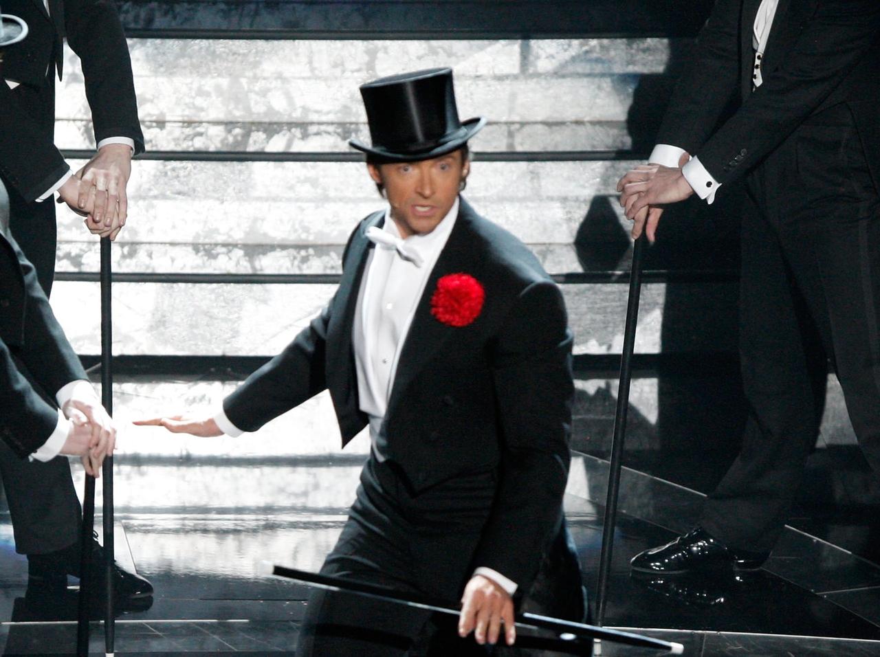 ヒュー・ジャックマンのダンス動画、『グレイテスト・ショーマン』共演者も反応